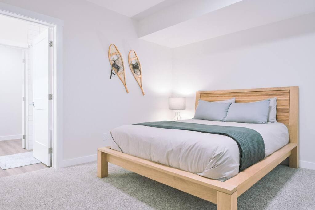 אינברמיר Oasis Getaway, Mins To Lake, King Bed, Dbl Garage מראה חיצוני תמונה