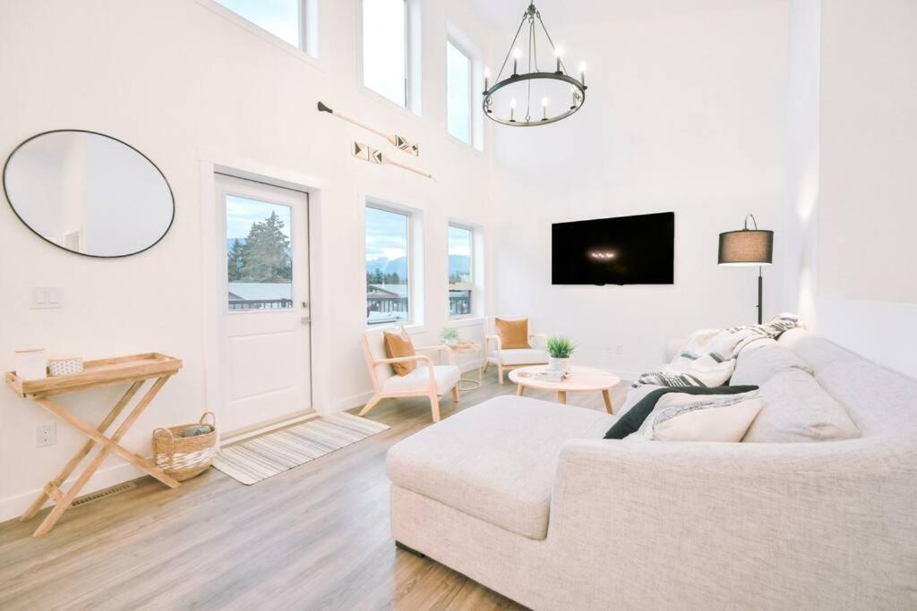אינברמיר Oasis Getaway, Mins To Lake, King Bed, Dbl Garage מראה חיצוני תמונה