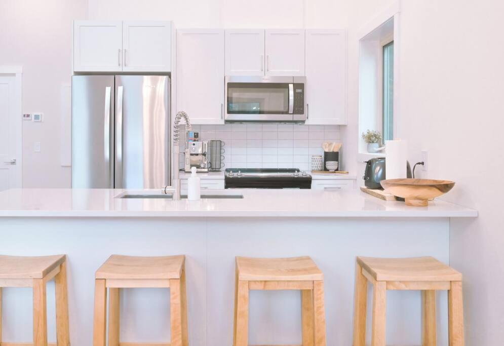 אינברמיר Oasis Getaway, Mins To Lake, King Bed, Dbl Garage מראה חיצוני תמונה