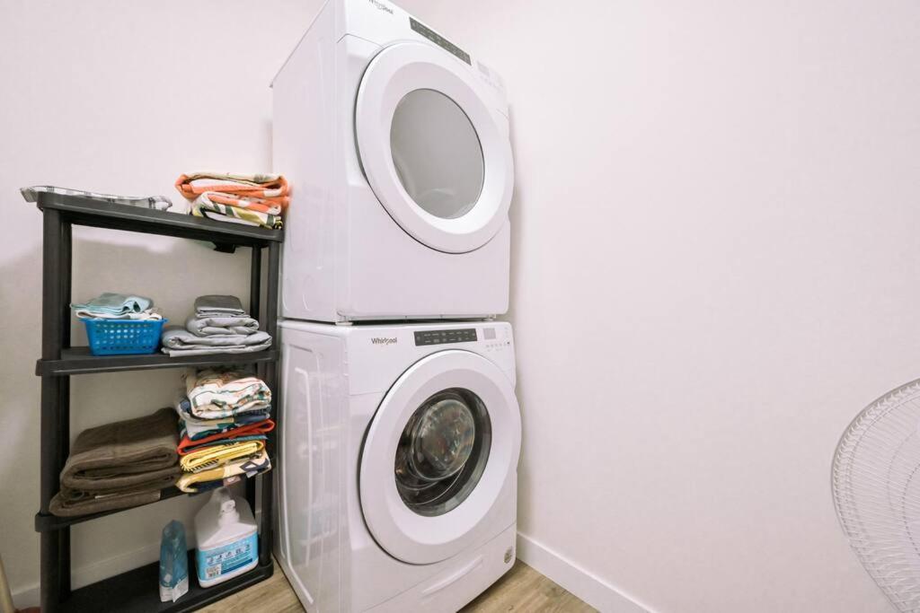 אינברמיר Oasis Getaway, Mins To Lake, King Bed, Dbl Garage מראה חיצוני תמונה
