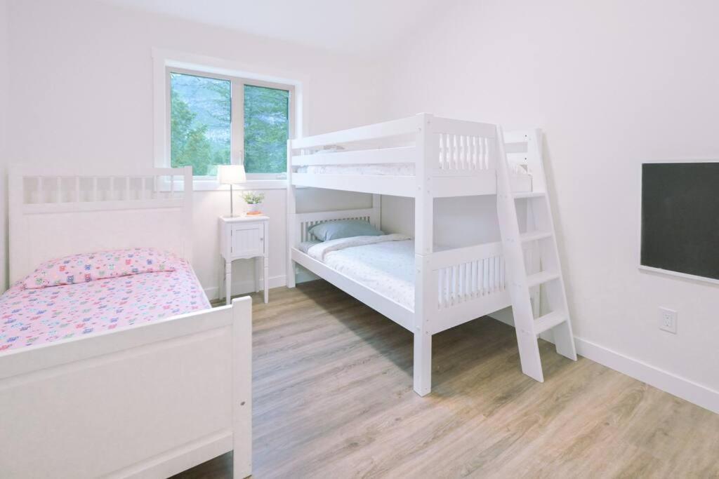 אינברמיר Oasis Getaway, Mins To Lake, King Bed, Dbl Garage מראה חיצוני תמונה