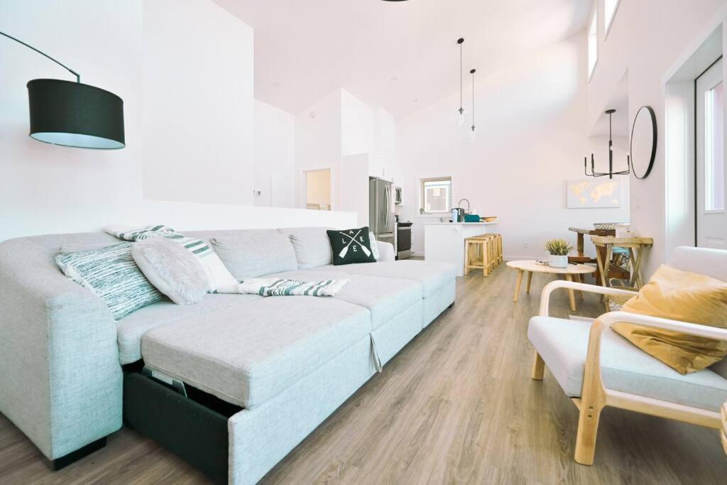 אינברמיר Oasis Getaway, Mins To Lake, King Bed, Dbl Garage מראה חיצוני תמונה