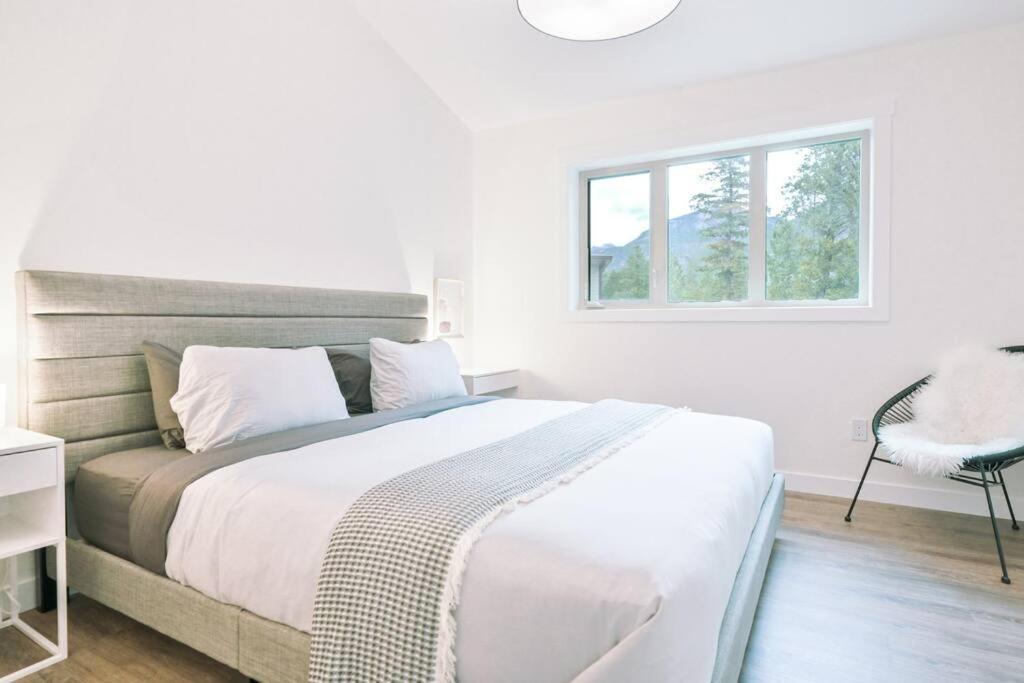 אינברמיר Oasis Getaway, Mins To Lake, King Bed, Dbl Garage מראה חיצוני תמונה