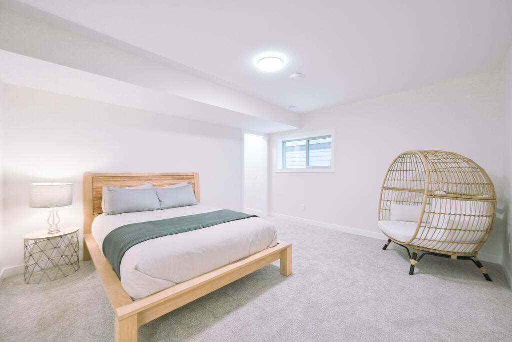 אינברמיר Oasis Getaway, Mins To Lake, King Bed, Dbl Garage מראה חיצוני תמונה